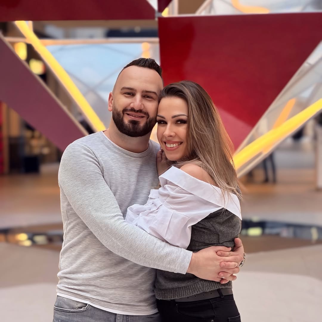 Ovaj muzičar je suprug Nine Karahođe (FOTO) 5 almedina nina karahodja muz