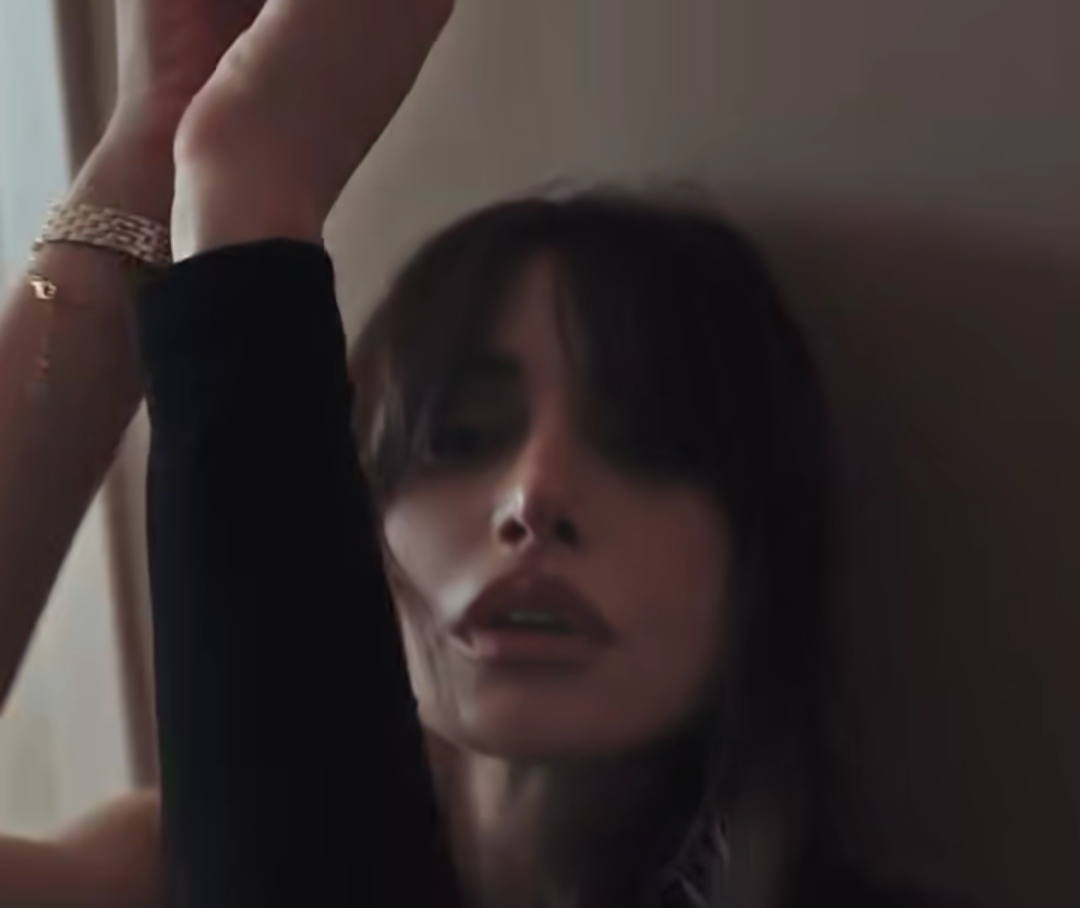 Danas je milionerka, a nekada je sanjala čokoladu: "Gledala bih tako, kao dete, komšije kako jedu" 6 emina jahovic 3
