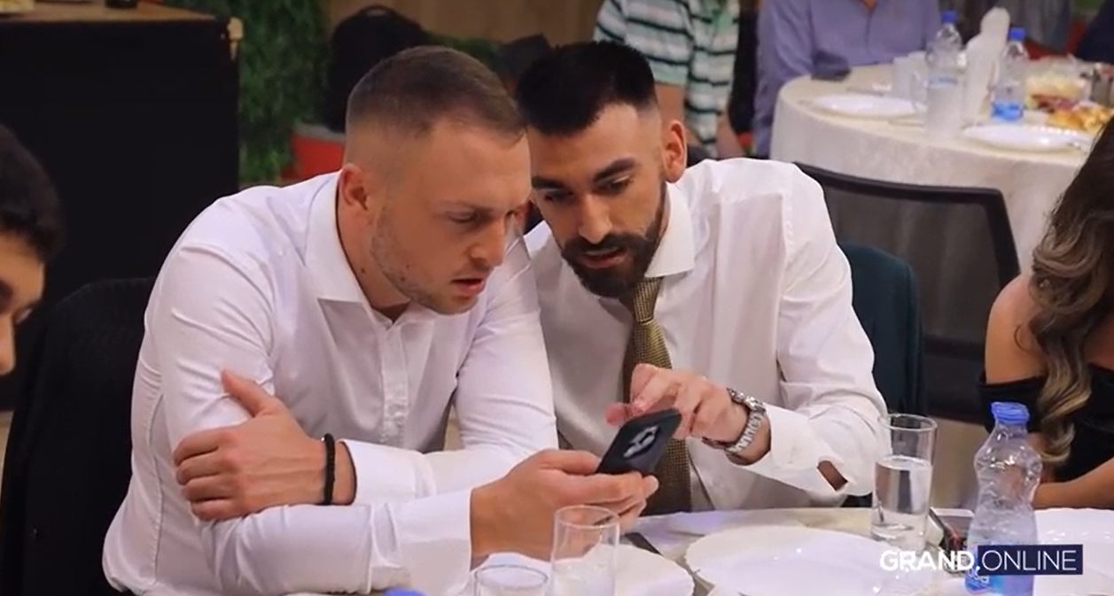 Kamere su se ugasile, ali oni nisu stali: Pogledajte šta su radile Zvezde Granda tokom reklama, pre nego sto je sve prekinuto (VIDEO) 11 finalisti bs 3