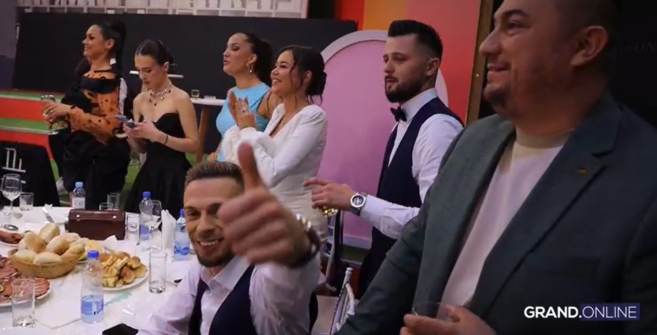 Kamere su se ugasile, ali oni nisu stali: Pogledajte šta su radile Zvezde Granda tokom reklama, pre nego sto je sve prekinuto (VIDEO) 9 finalisti bs 4