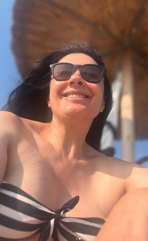 Skinula se Kaliopi: Ovako poznatu Makedonku retko viđamo, fotka sa plaže zapalila mreže (FOTO) 6 image 10 1