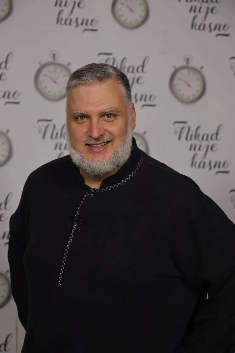 Otac, roker, sanjar i finalista "Nikad nije kasno": Saznajte ko je Marko Janković Blek 9 image 17 11