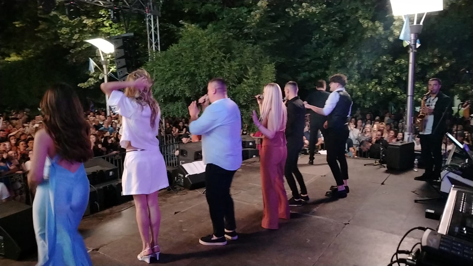 Dragan Kojić Keba na koncertu u Loznici ugostio polufinaliste "Zvezda Granda" VIDEO 5 image00002