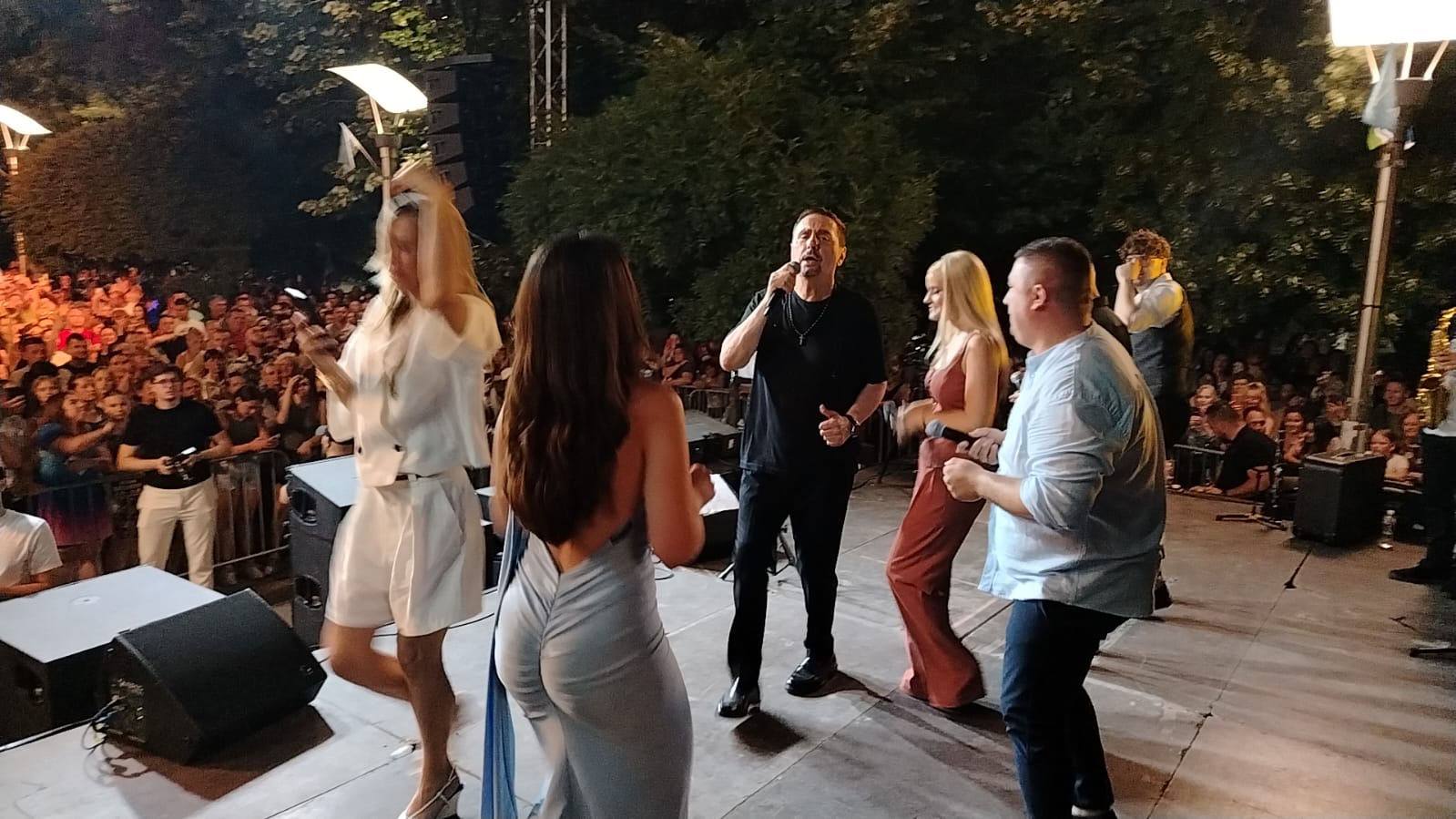 Dragan Kojić Keba na koncertu u Loznici ugostio polufinaliste "Zvezda Granda" VIDEO 6 image00004 1