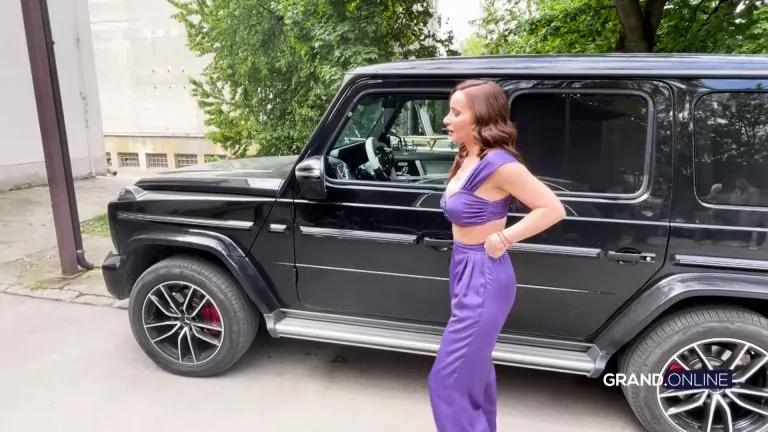 Nedavno se razvela, a sad vozi jedan od najskupljih automobila na estradi 8 jelena 9 768x432 2