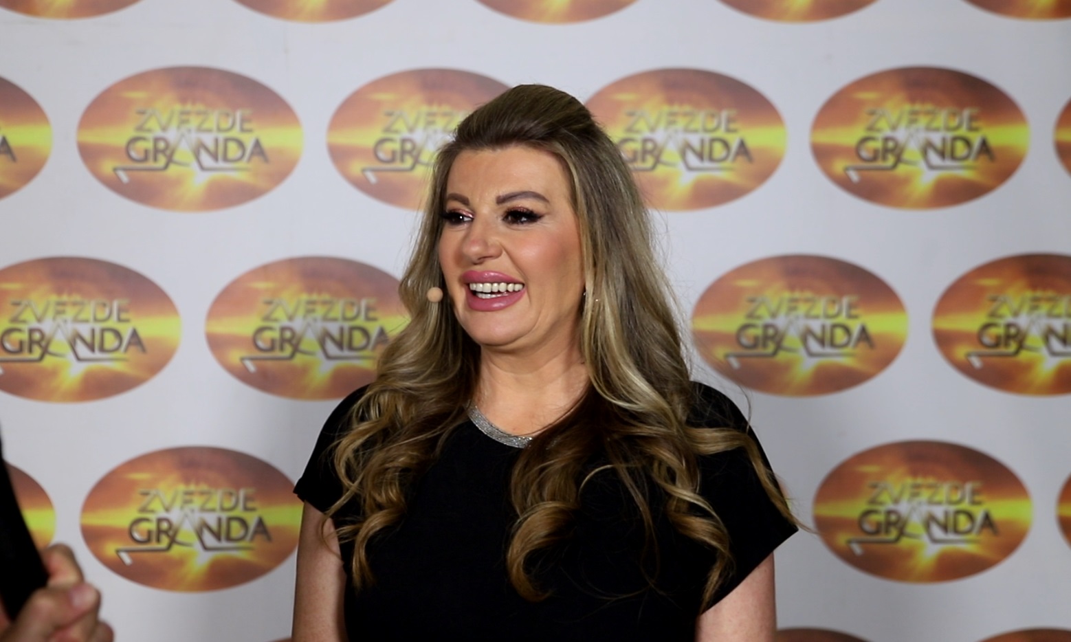 Viki Miljković puca na duplu krunu u Zvezdama Granda: "Mislim da su komercijalni, pravi narodnjaci" VIDEO 7 viki 1