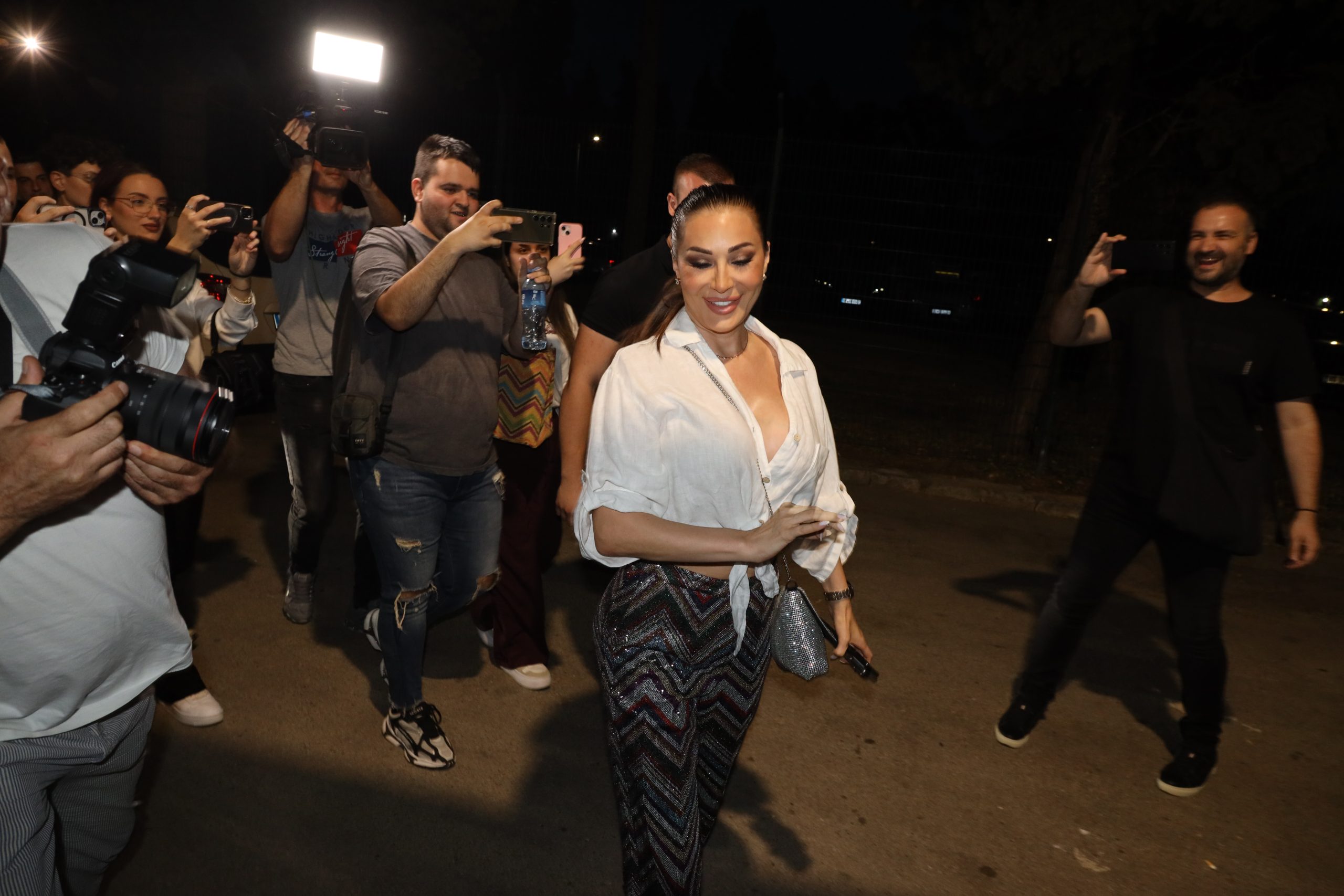 Ceca i Marija Šerifović zagrljene u studiju "Zvezda Granda", nestrpljive da vide ko će odneti pobedu (VIDEO) 6 0A0A0011