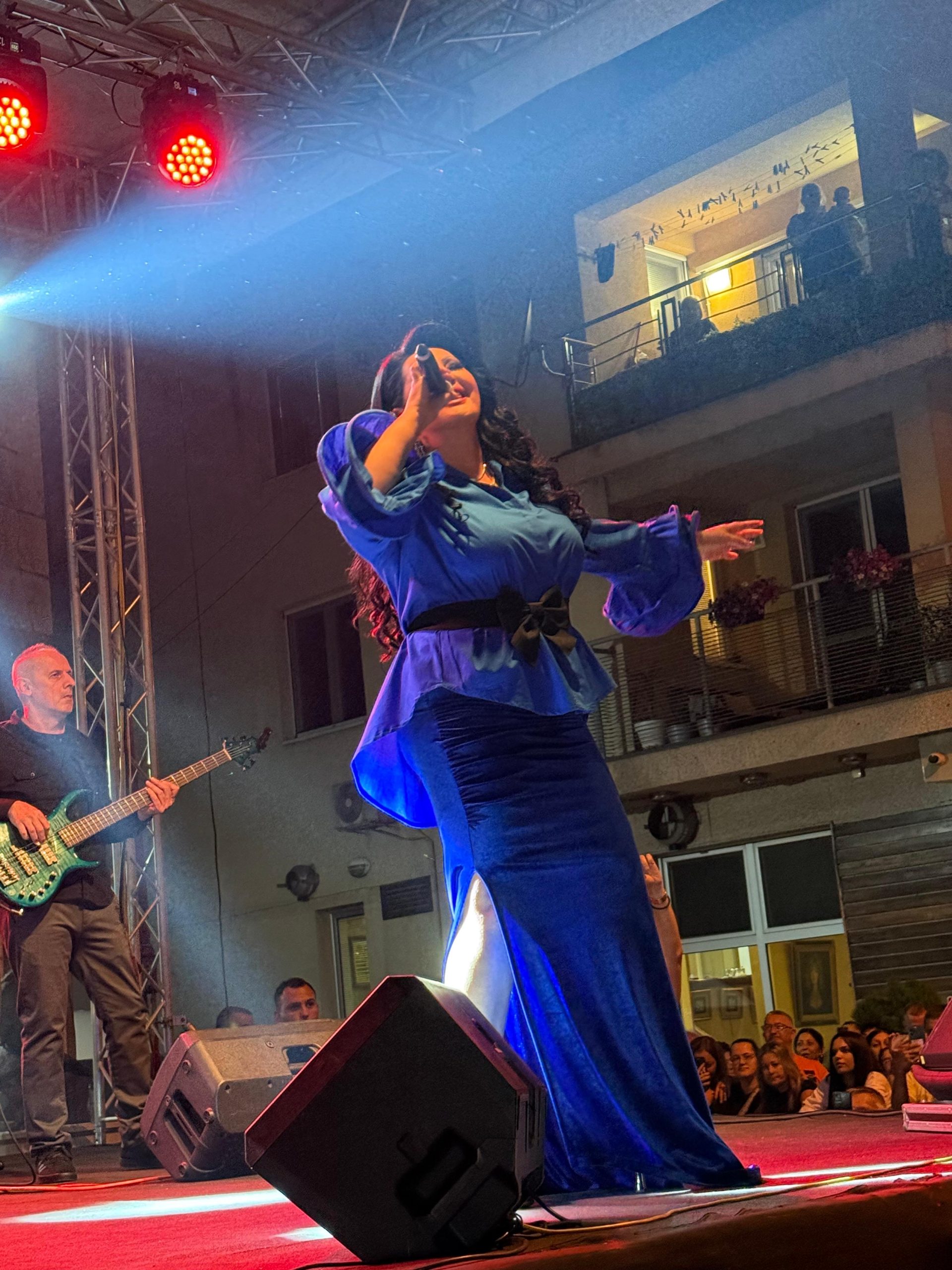 Ub će ovo dugo pamtiti: Dragana Mirković održala koncert, publika nije htela da se raziđe VIDEO 6 166e5c58 393c 4be7 a105 9fe0f517c6f0