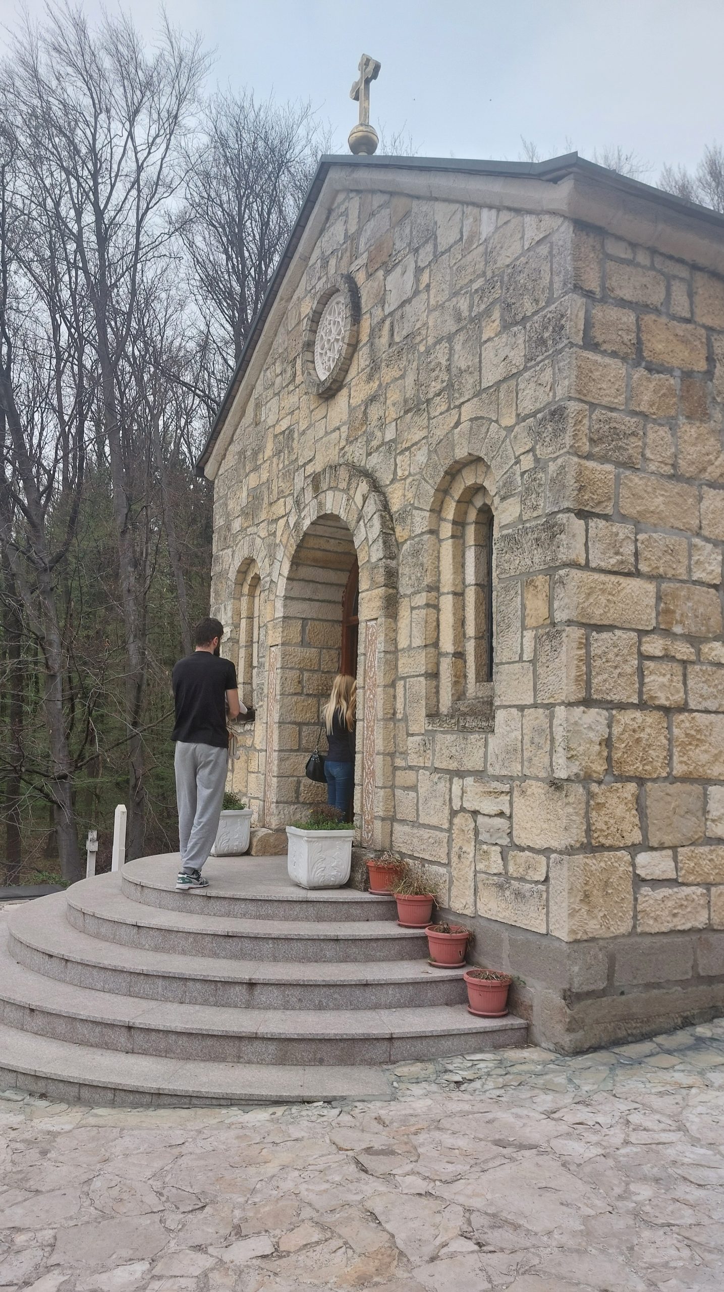 Glumac krenuo u restoran, a završio u muškom manastiru 6 20240331 163649