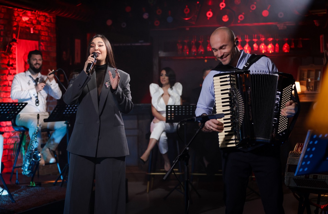 "Sanja i Sofra, vi ste dijamanti srpske muzičke scene": Publika oduševljena spojem naše pevačice i harmonikaša 6 20250731 114709
