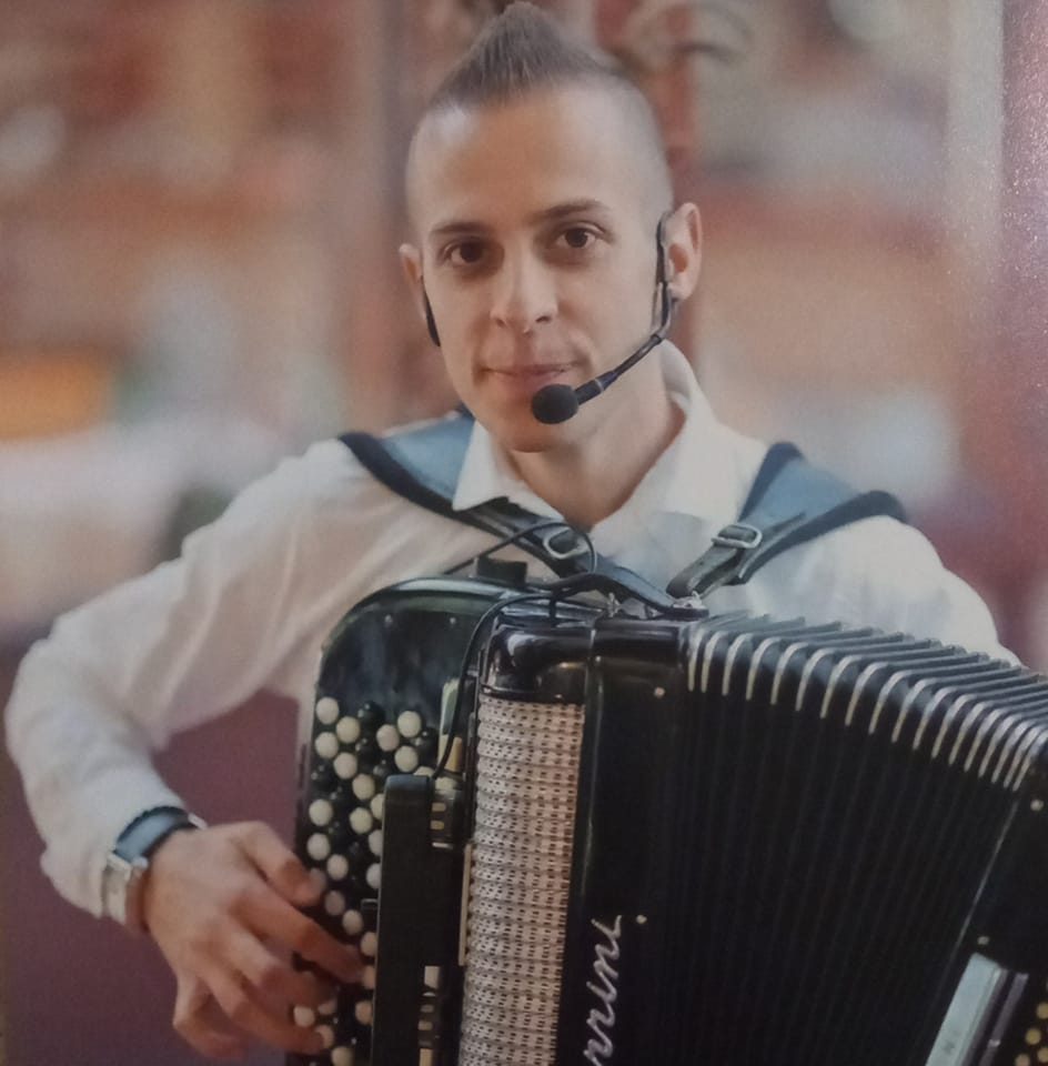 Umro mladi harmonikaš: Sedam godina se borio sa bolešću 5 308499780 10221752621956666 4857639330146659980 n