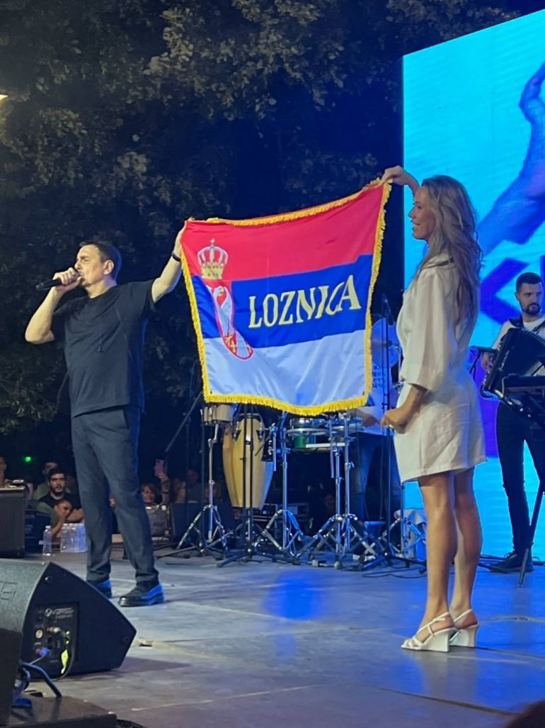 Loznica je moj grad, a ja njen sin: Dragan Kojić Keba muzički novitet poklonio i posvetio rodnom mestu u znak velike zahvalnosti (FOTO) 6 616663 snapinsta.to 508309800 18507895603007522 2695917850595498882 n iff