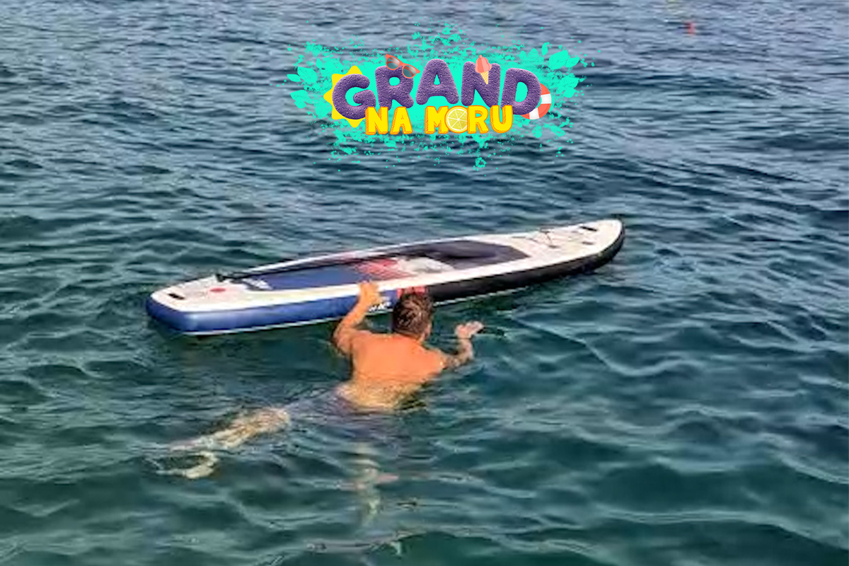 Covek pliva u moru 26.07 NASLOVNA 2
