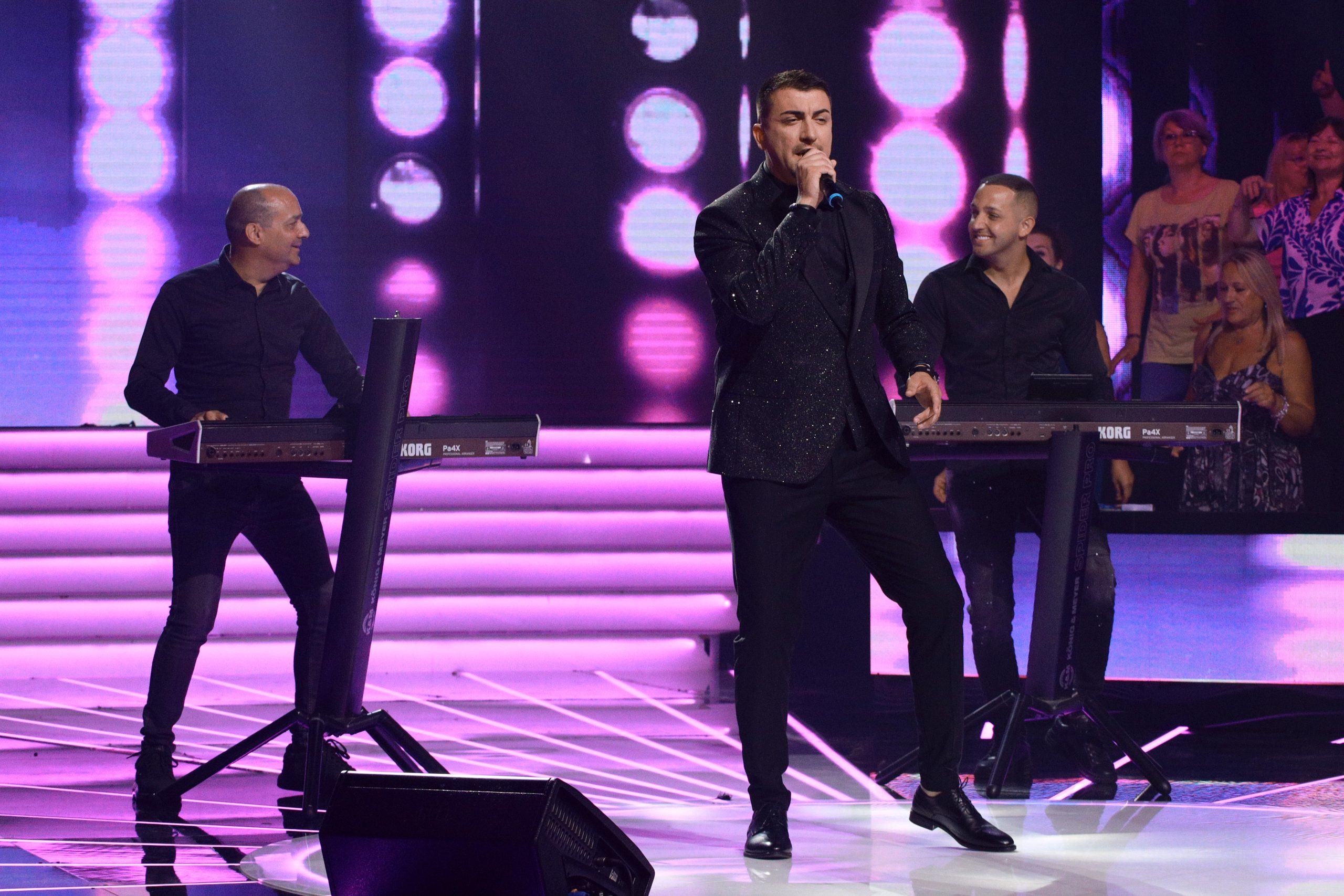 Šou kakav Zvezde Granda zaslužuju: Danijel Savić opravdao svog muzičkog idola VIDEO 6 DANIJEL SAVIC ZG FINALE 1 ok 1