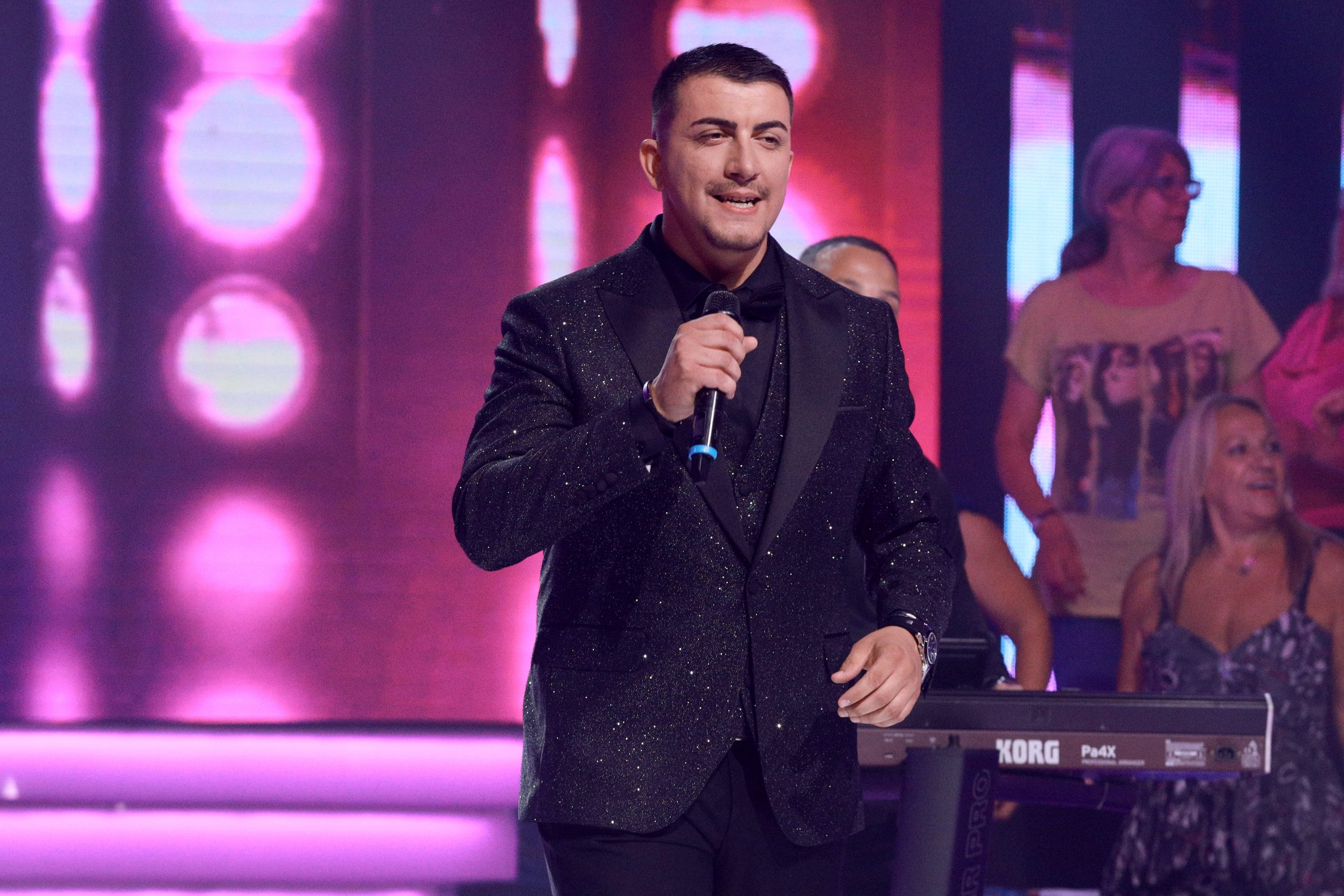 Šou kakav Zvezde Granda zaslužuju: Danijel Savić opravdao svog muzičkog idola VIDEO 5 DANIJEL SAVIC ZG FINALE 4 ok