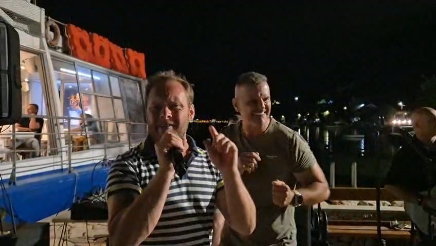 Dejan Drašković priredio šou za pamćenje, jedan umetnik mu se neočekivano pridružio na sceni VIDEO 8 Dejan Draskovic 3