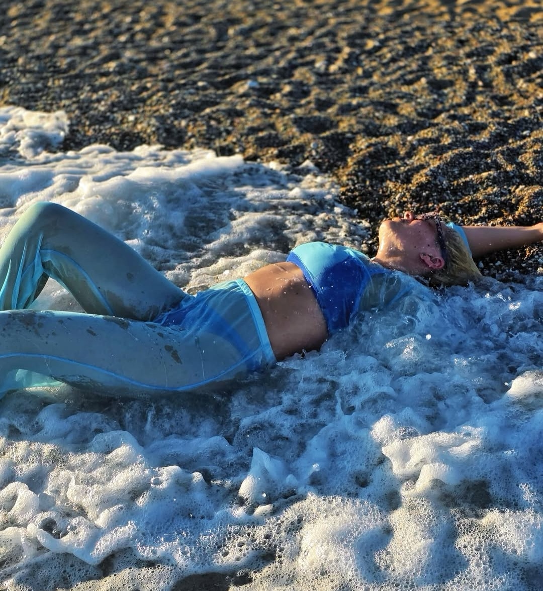 U javnosti je retko viđaju, a slikama sa mora izazvala požar na mrežama FOTO 5 Goga Gacic 1