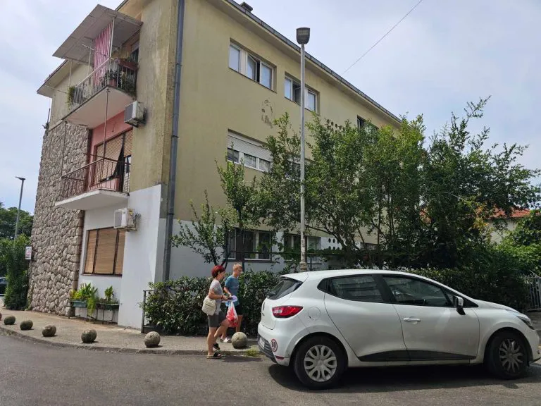 Tragovima pevačeve prošlosti u Herceg Novom: Ovde je odrastao Vlado Georgiev VIDEO 8 IMG 20240806 WA0024 768x576 1