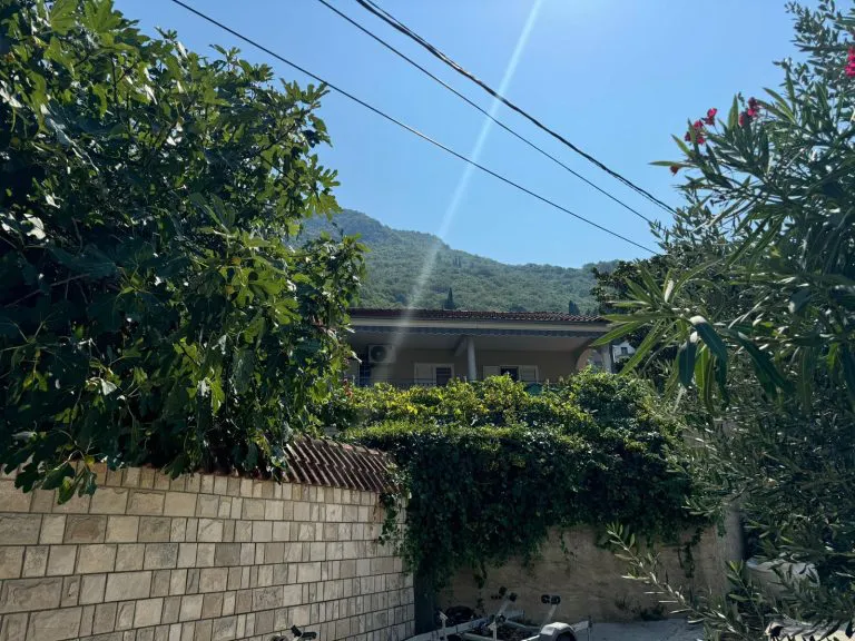 vila nede ukraden u crnoj gori
