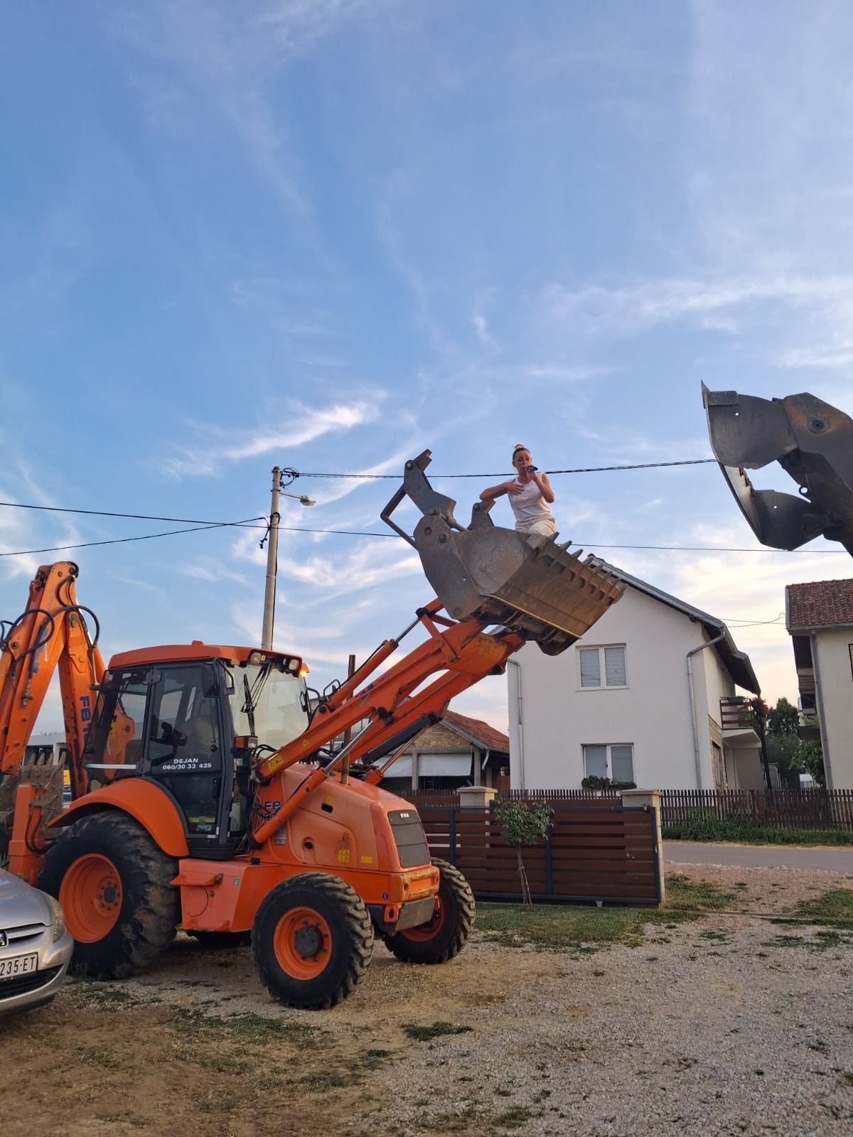Bager se trese, ona peva: Ćano čuvaj se, stigla naslednica! (VIDEO) 7 IMG 20250717 WA0002