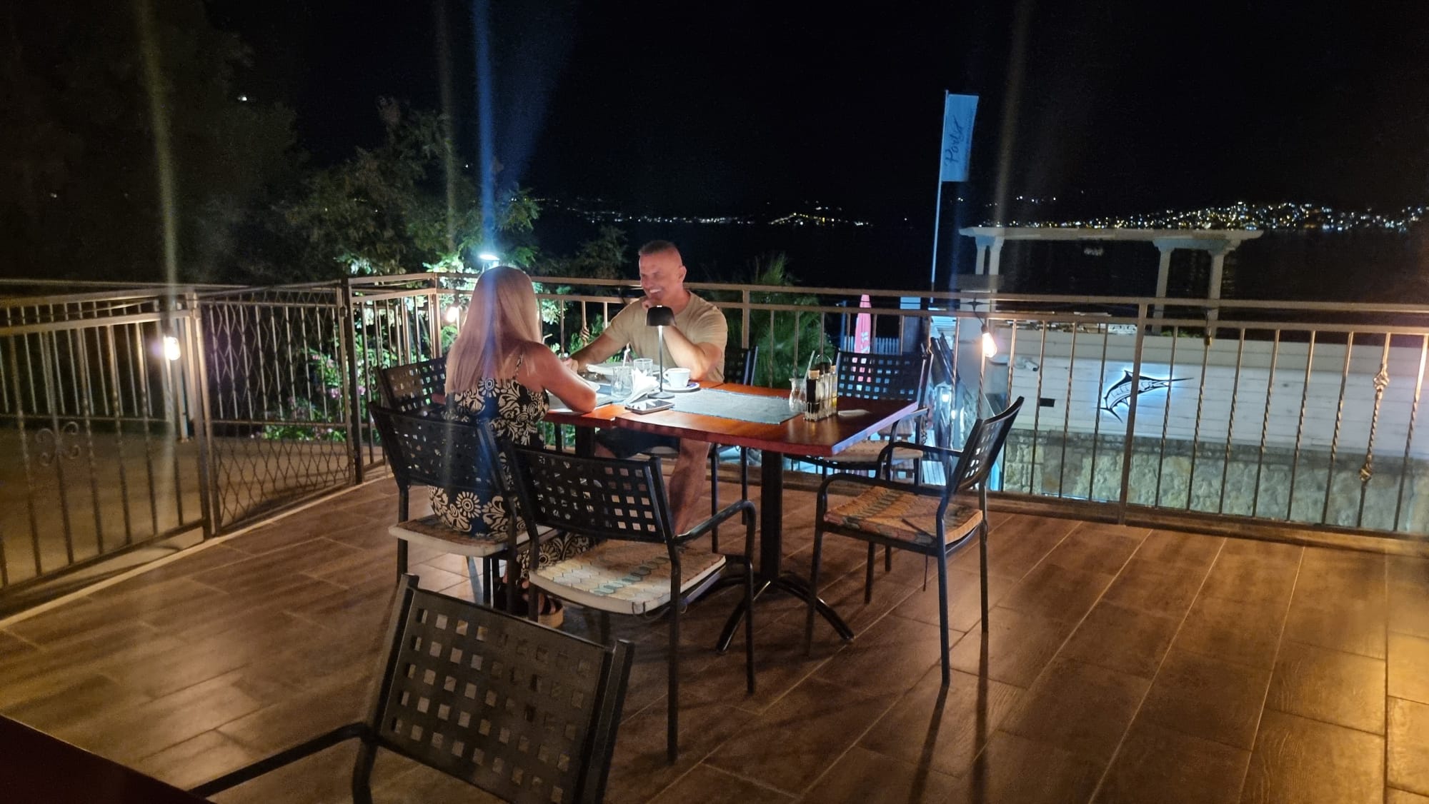 PAPARAZZO: Dejan Drašković na romantičnoj večeri sa suprugom na crnogorskom primorju (VIDEO) 11 IMG 20250721 WA0003 1