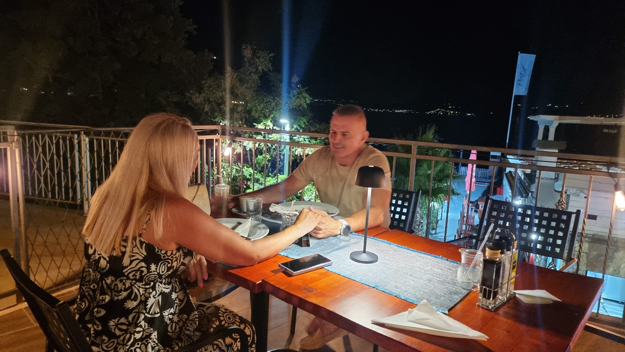 PAPARAZZO: Dejan Drašković na romantičnoj večeri sa suprugom na crnogorskom primorju (VIDEO) 9 IMG 20250721 WA0010