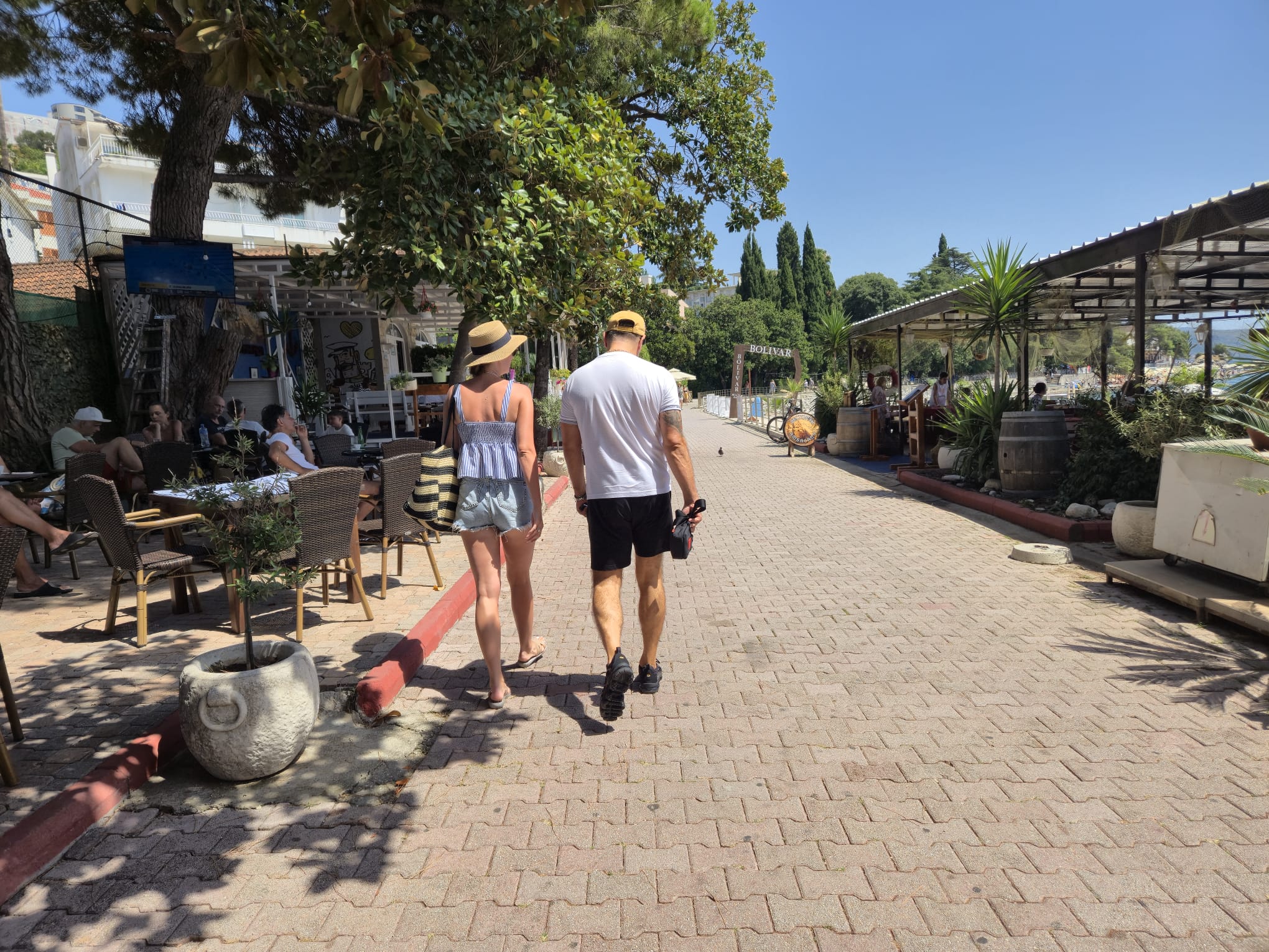 Posle priče o pucnjavi, uhvatili smo pevača u luksuznom restoranu (VIDEO) 5 IMG 20250725 WA0008