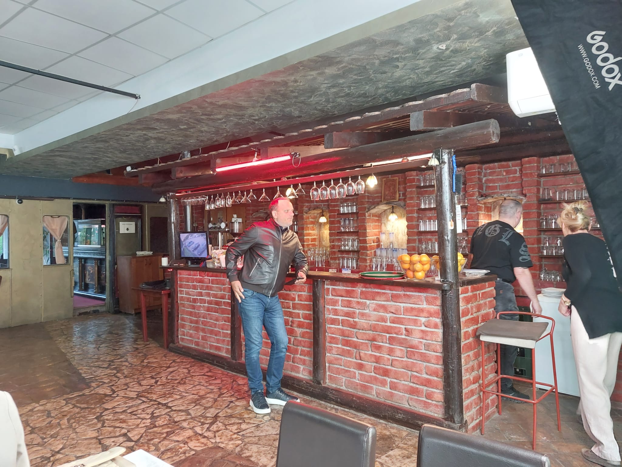 Muzička saradnja koju niko nije očekivao: Pevač snimio trio sa kolegama, u spotu se našao proslavljeni glumac (VIDEO) 9 IMG 20250728 WA0023