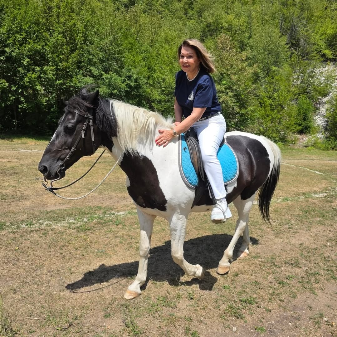 Vitalnost i energija u 75. godini: Neda Ukraden jaše konja (FOTO) 6 Jedan savrsen dan u prirodi💪🐎🐴🌲🌳 Gostilje zakon🎶 1