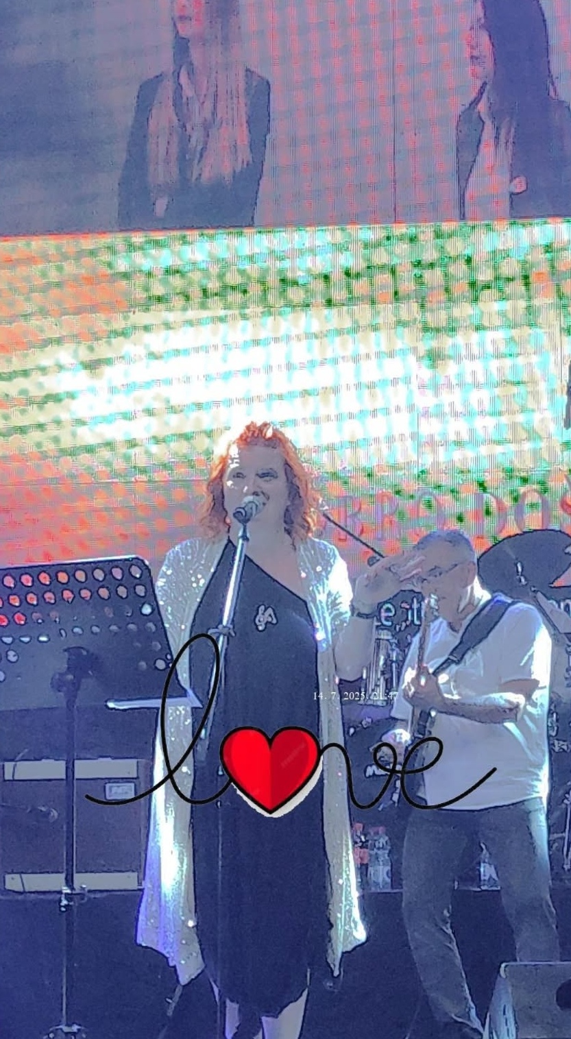 Maja Marinković preplavljena emocijama, ovo će pamtiti dok je živa: "Hvala vam na ljubavi i čudesnoj noći" 6 Maja Marinkovic 3