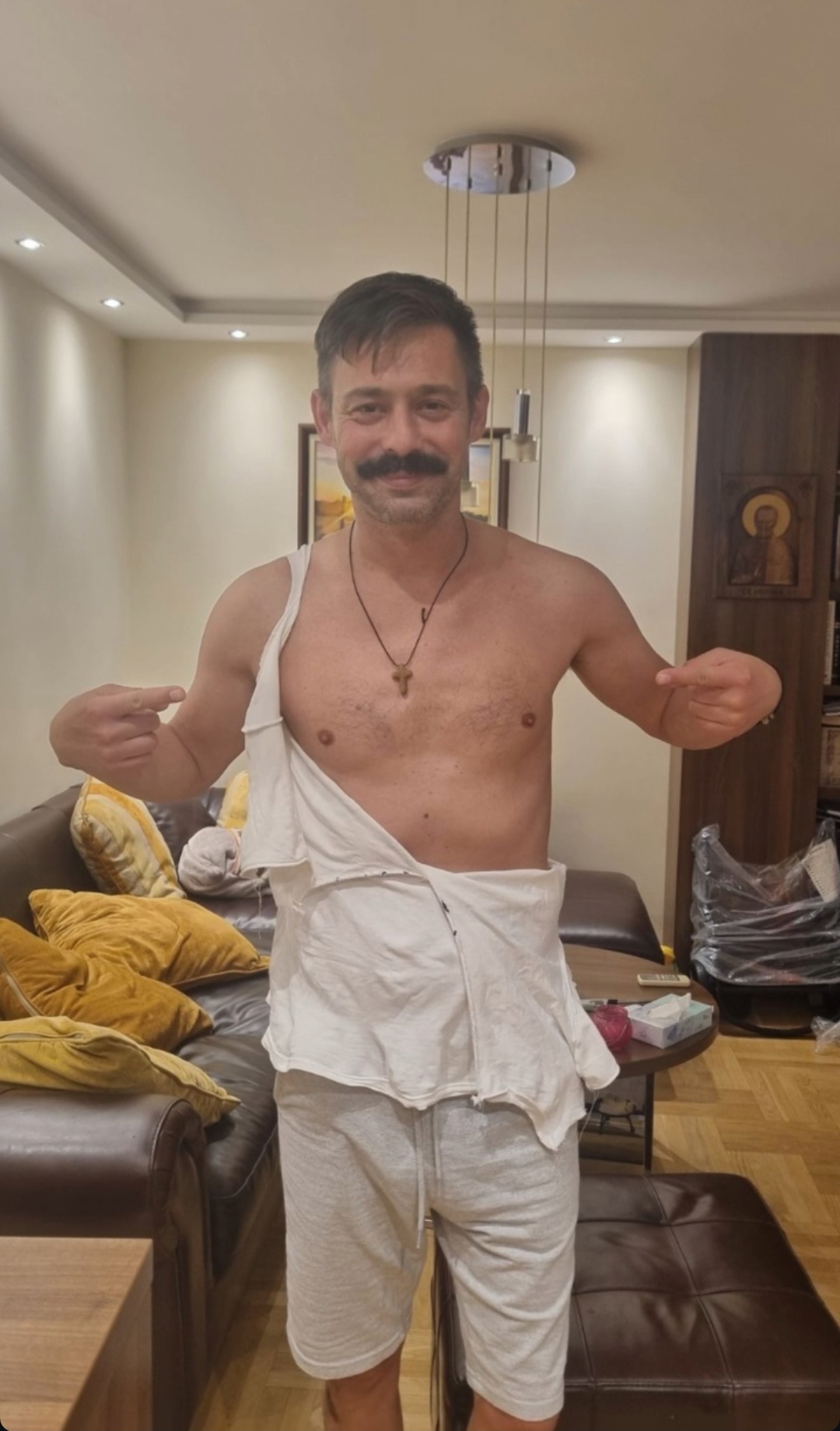 Milan Vasić u stanu slavio do zore, ne skida osmeh nakon rođenja sina Despota 7 Milan Vasic slavi