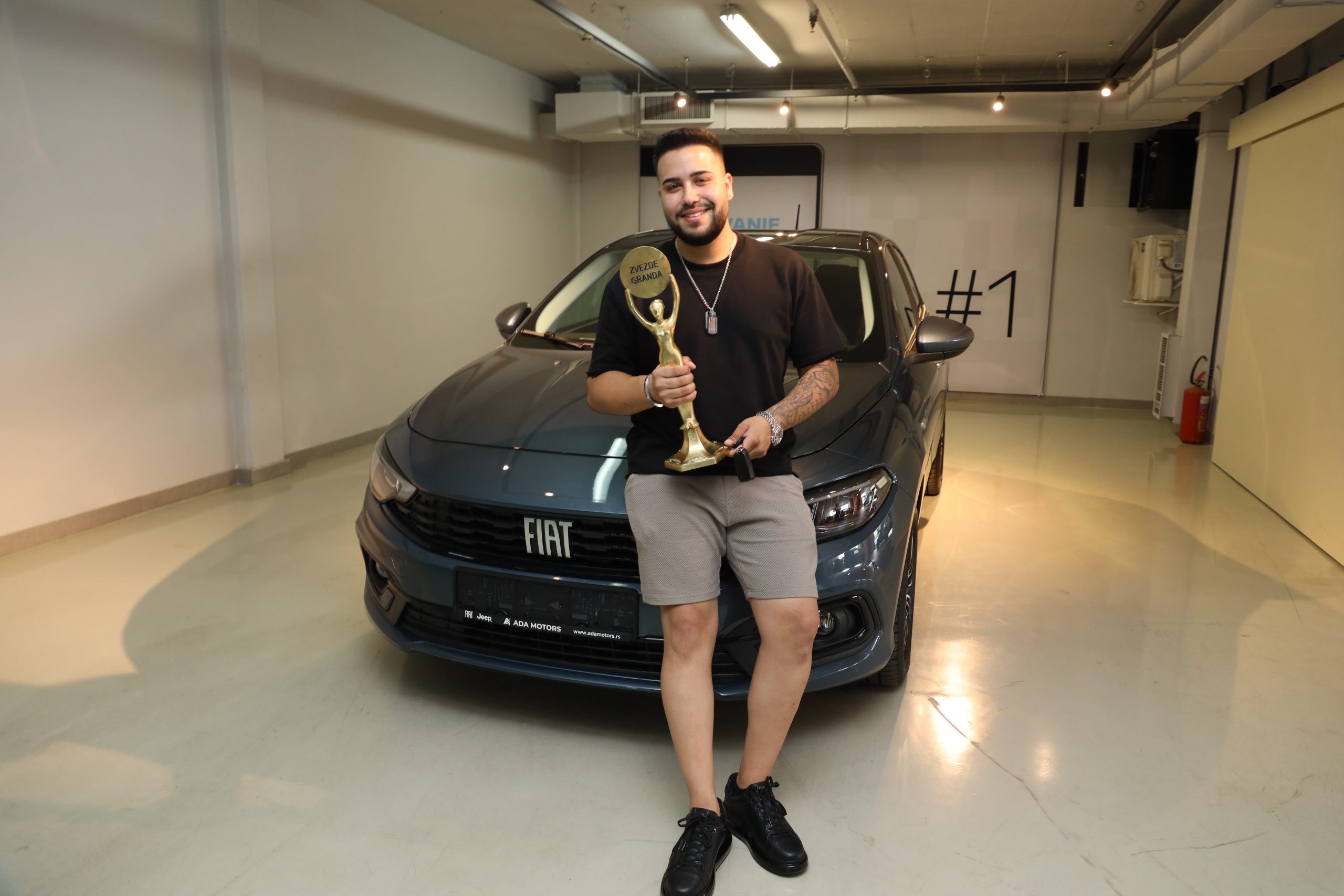 Nikola Stanišić provozao automobil: "Nisam svestan šta mi se dešava, prvi put ulazim u nov auto" VIDEO 12 NIKOLA STANISIC FOTO Z.K 2