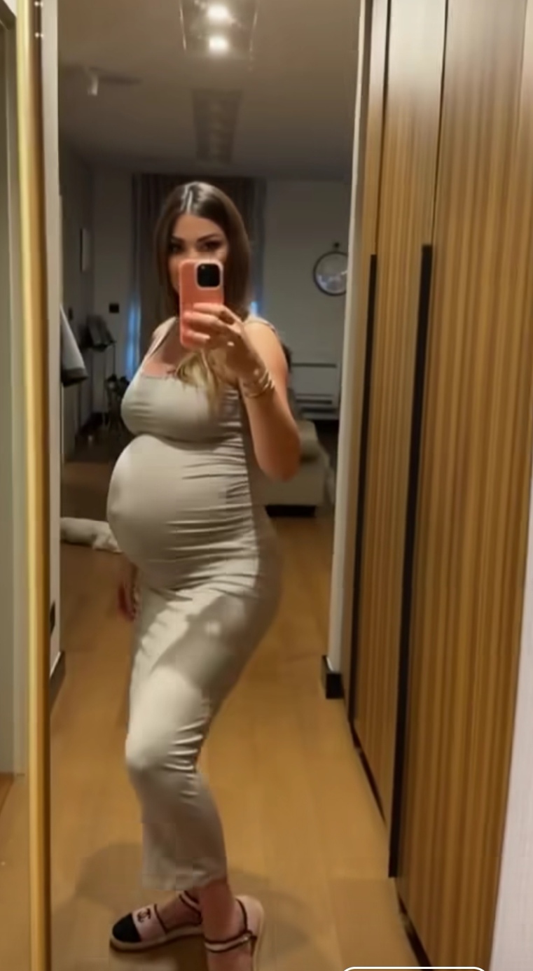 Olja Crnogorac se snimala u uskoj haljini tik pred porođaj, stomak do zuba VIDEO 6 Olja Crnogorac 1