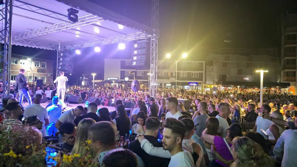 15.000 ljudi dočekalo vicešampiona Zvezda Granda: Viki, Taške i finalisti u gostima kod Elvisa Mešinovića FOTO 6 PHOTO 2025 07 19 12 31 08