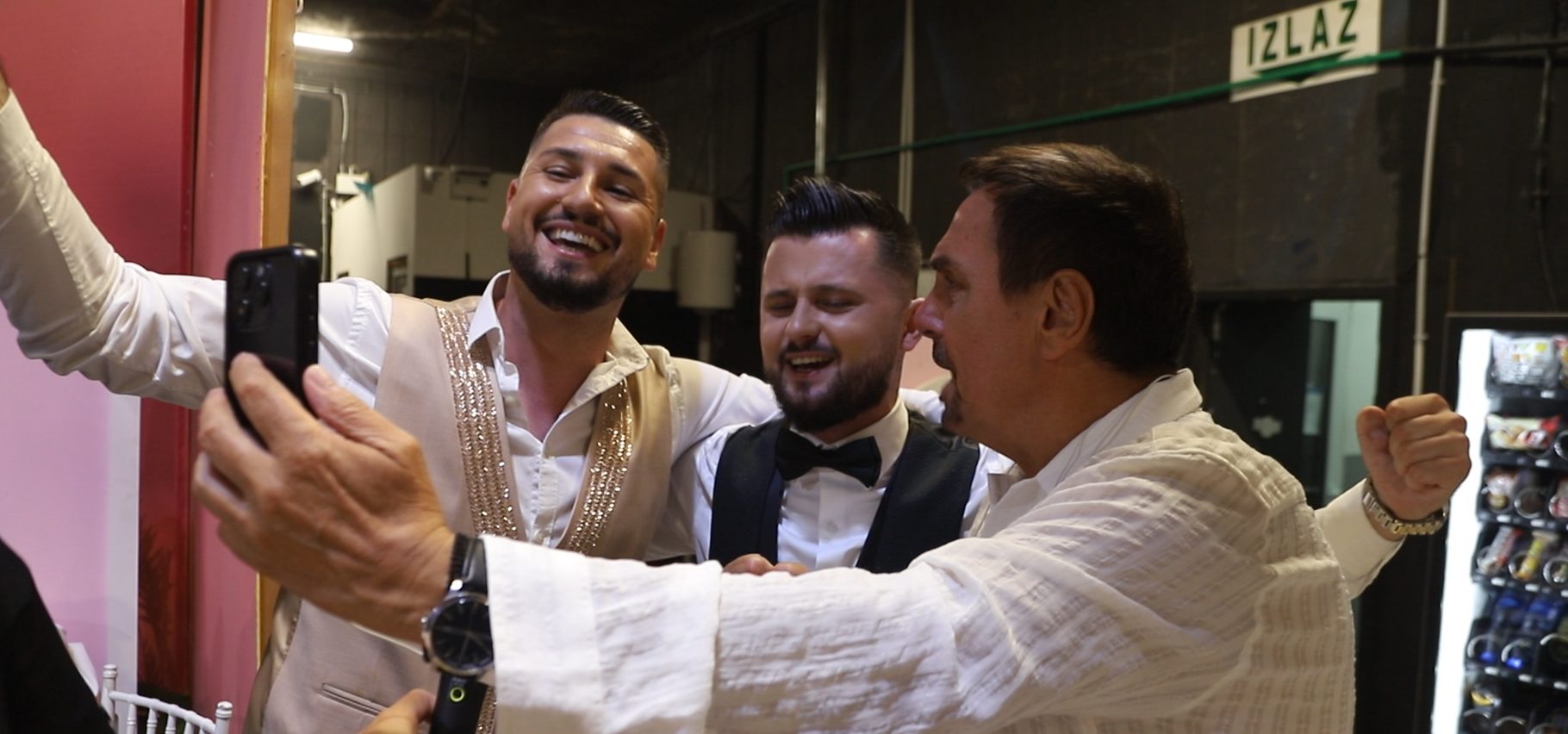 Ovo niste videli na TV-u u toku finala ZG: Keba, Elvis i Ahmed razdrmali bekstejdž: "Idemo na after" VIDEO 5 Screenshot 2025 07 16 151104