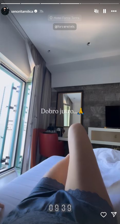 Milica Pavlović na plaži bez šminke: Preplanulo telo, a jedan detalj je svima zapao za oko FOTO 8 Screenshot 2025 07 21 170909