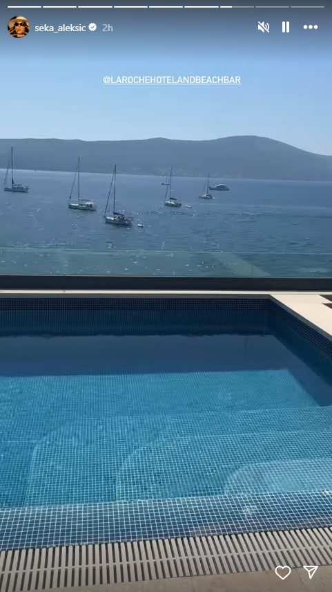 Seka Aleksić uživa u bazenu sa pogledom koji oduzima dah: Letovanje u Crnoj Gori u znaku čistog luksuza FOTO 8 Screenshot 2025 07 22 165452