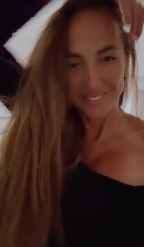 Goga Sekulić iznenadila fanove objavom iz stana: Razbarušena i izazovna, a grudi u prvom planu VIDEO 6 Screenshot 2025 07 22 171603