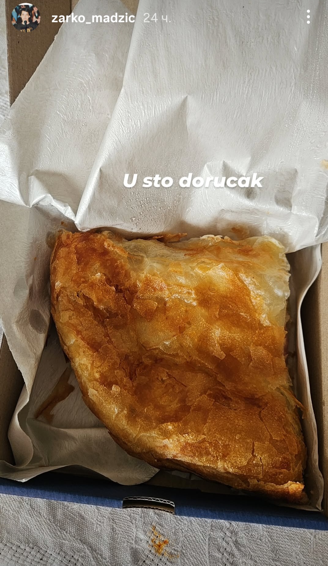 Pevač se bacio na nezdravu hranu, žene se pitaju gde su nestali isklesani trbušnjaci (FOTO) 8 Screenshot 20250721 103825 Instagram