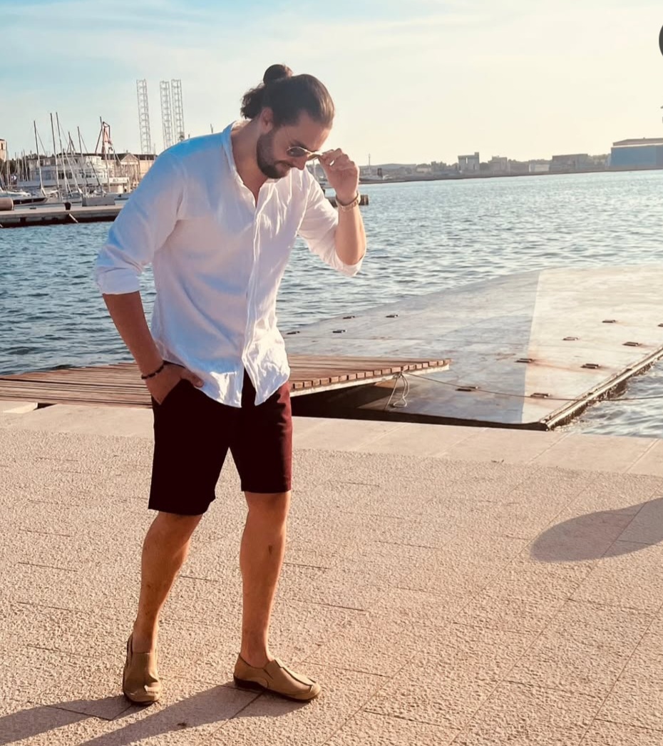 Pevač se bacio na nezdravu hranu, žene se pitaju gde su nestali isklesani trbušnjaci (FOTO) 6 Screenshot 20250721 103910 Instagram