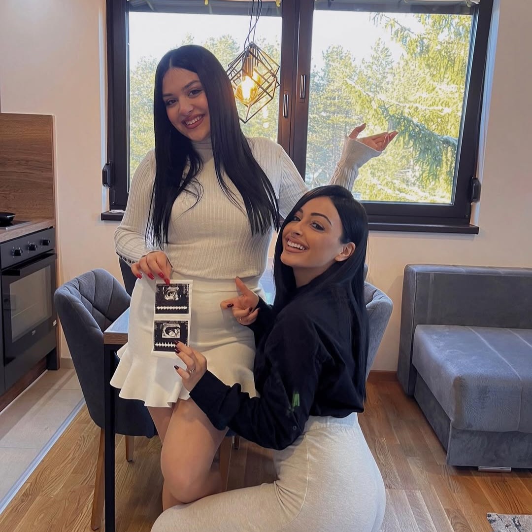 Da li prepoznajete devojčice sa fotke? Nekada su žarile u Zvezdama Granda, danas vode miran život 3 Screenshot 20250725 125832 Instagram 1
