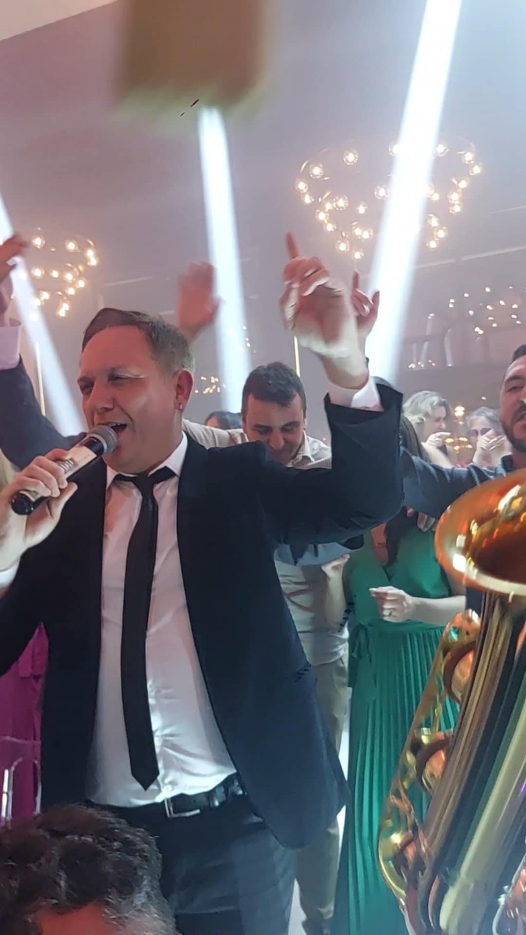 Niko ne može da poveruje koliko pevač ima godina, on sa osmehom priznao: ''Planiram još ovoliko'' 6 SnapInsta.to 498165975 24344532868483352 5196093968972252751 n