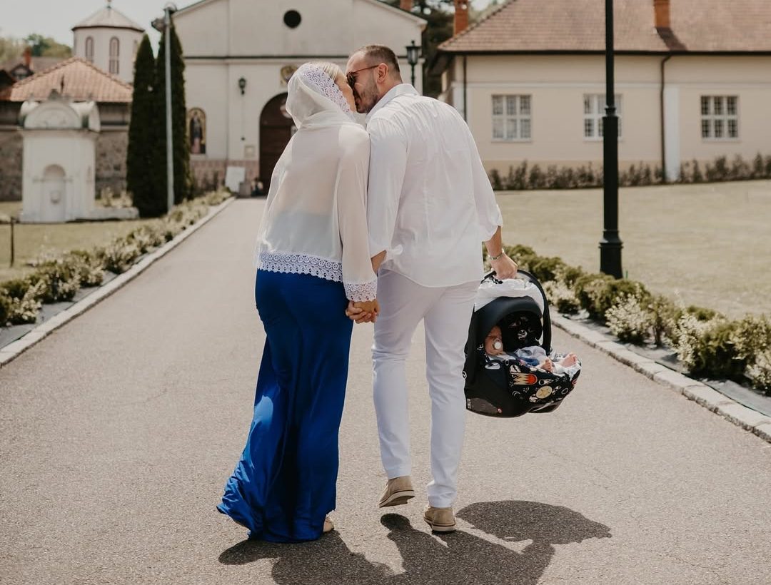Pevačica krstila sina u najlepšem beogradskom manastiru: ''Neka nam te Gospod Bog čuva'' 5 SnapInsta.to 525242407 18518349904030553 8495420797711307516 n e1753784364286