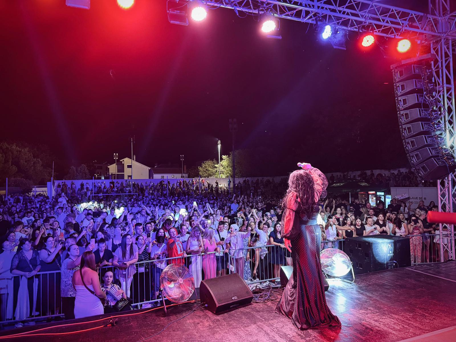 Dragana Mirković oduševila Mostar: Koncert rasprodat danima unapred, emocije preplavile stadion VIDEO 3 WhatsApp Image 2025 07 21 at 14.37.05