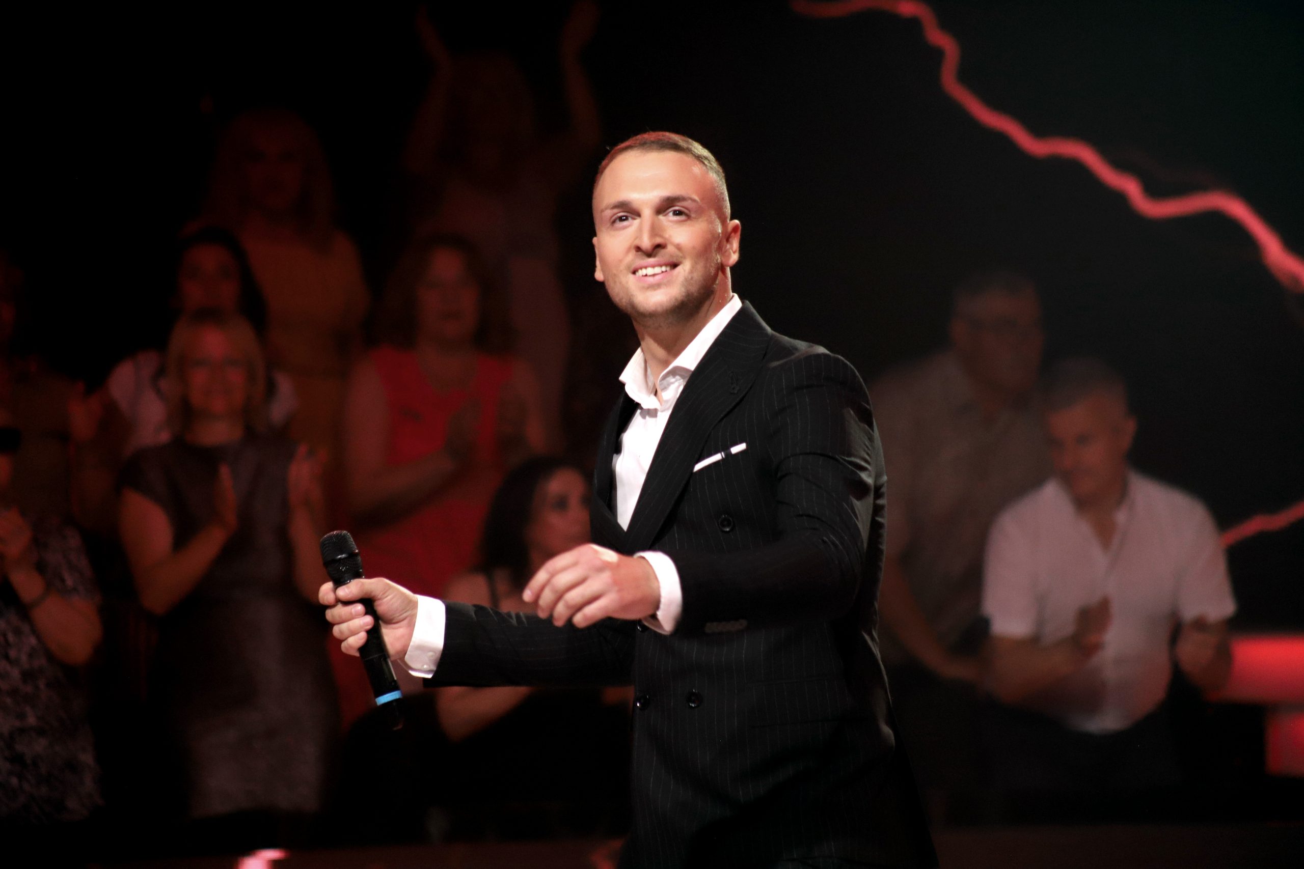 Željko Đukanović oduševio izborom pesme u finalu Zvezda Granda VIDEO 4 ZELJKO DJUKANOVIC ZG FINALE 10 ok