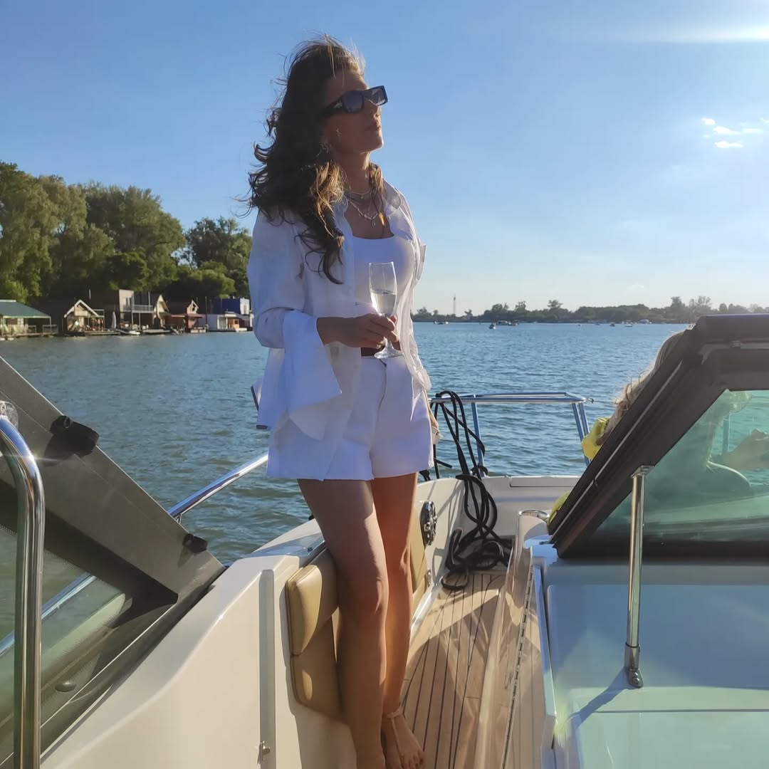 Voditeljka godinama krije privatan život, a sada smo je uhvatili u zagrljaju dugogodišnjeg partnera (FOTO) 10 ana supic