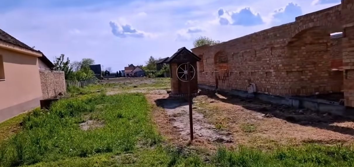 Luna i Marko kupili imanje veličine fudbalskog terena: Prave bazen i kapiju na dugme za porodični raj na selu (FOTO) 7 image 1 16