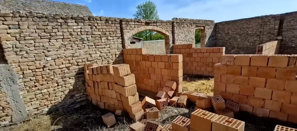 Luna i Marko kupili imanje veličine fudbalskog terena: Prave bazen i kapiju na dugme za porodični raj na selu (FOTO) 9 image 1 17