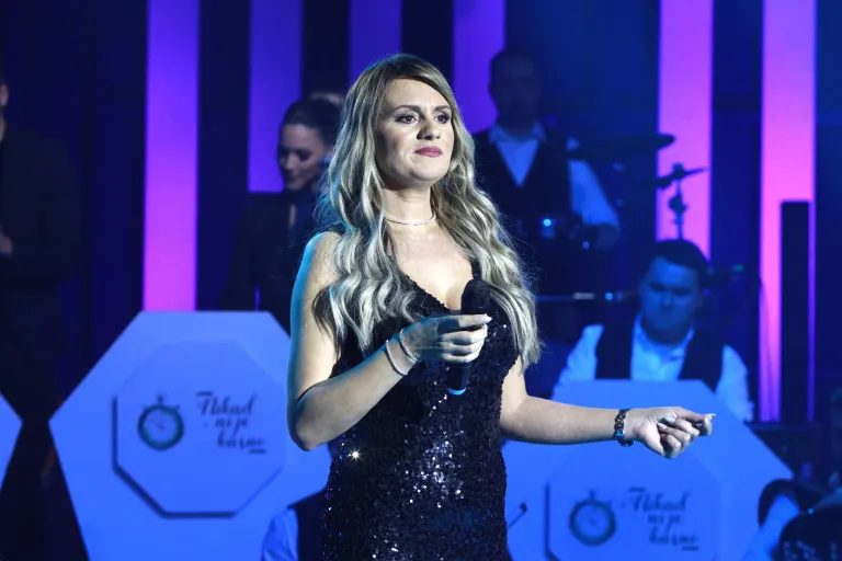 Emotivna ispovest Nikoline Popović: "Ćerka je pobegla od kuće" 7 image 2 39