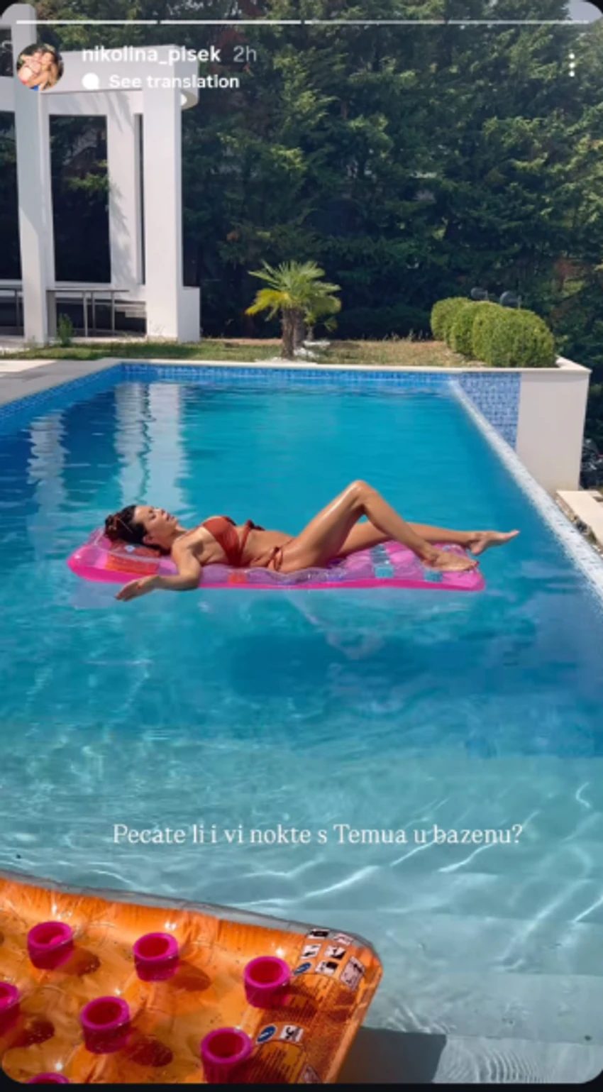 Nikolina Pišek u šestoj deceniji izgleda kao devojčica: Pločice, noge, telo bez mane FOTO 7 image 6 6